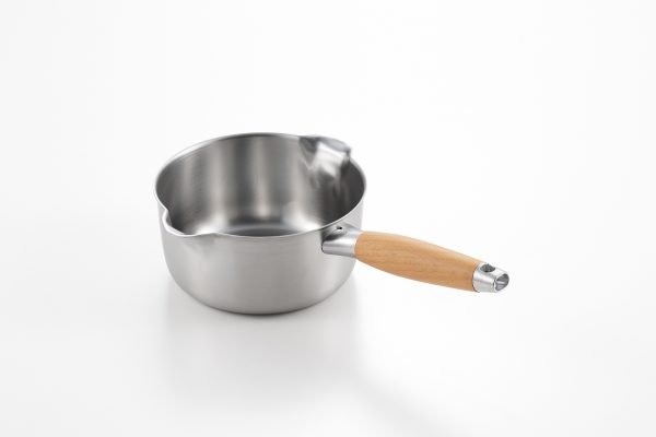 Yoshikawa - Aikata Double Spouted Stainless Steel Sauce Pan,Wooden Handle , 18 CM / 1.7 Litre capacity , Compatible with all types of hobs , made in Japan - Image 2